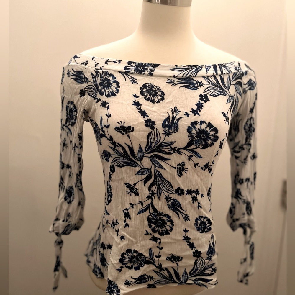 Veronica M collarbone/shoulder blue and white blouse size small